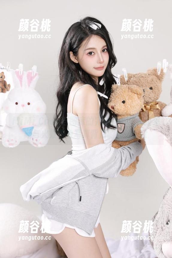 MiMi Chan与图库的完美结合：圣路易斯与火奴鲁鲁写真背后的情感.txt